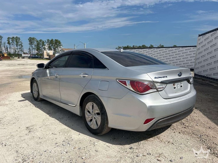 2015-hyundai-sonata-hybrid-sedan-image-3