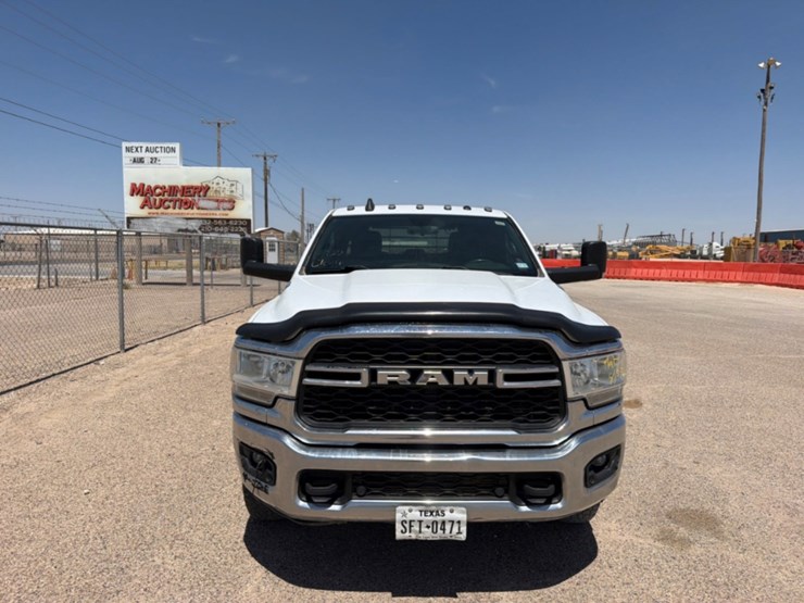 2021-dodge-ram-3500-image-2