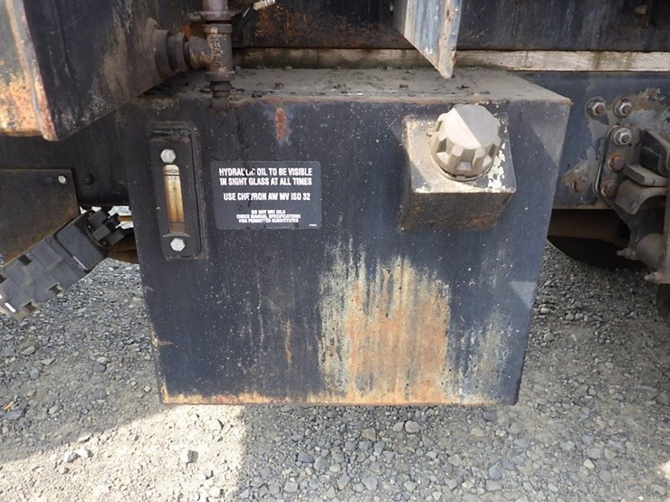 1999-freightliner-fl70-image-16