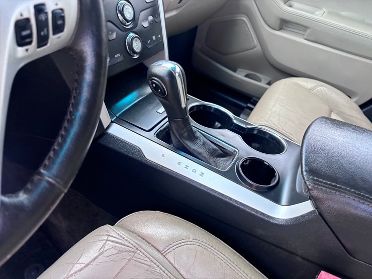 2015-ford-explorer-image-12
