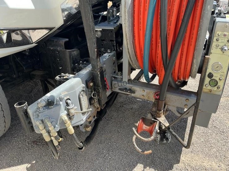 2019-freightliner-114sd-image-17