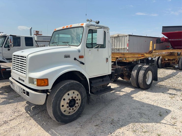 2001-international-4900-image-1