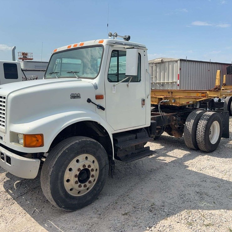 2001 INTERNATIONAL 4900