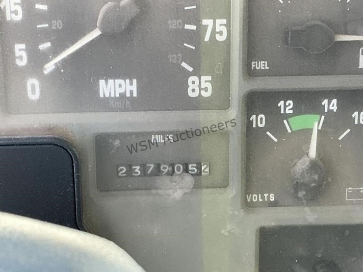 2000-international-8100-image-21