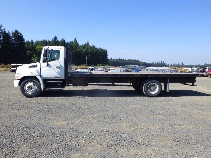 2013-hino-268-image-2