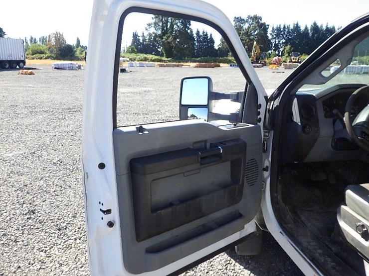 2014-ford-f550-image-30
