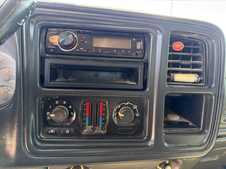 2005-chevrolet-silverado-2500hd-image-9