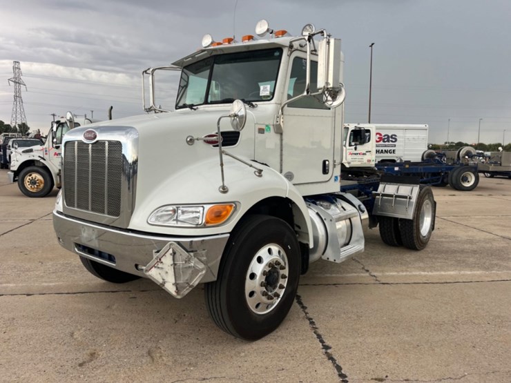 2012-peterbilt-337-image-1
