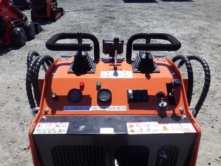 2026-future-36c-skid-steer-tracked-loader-image-9