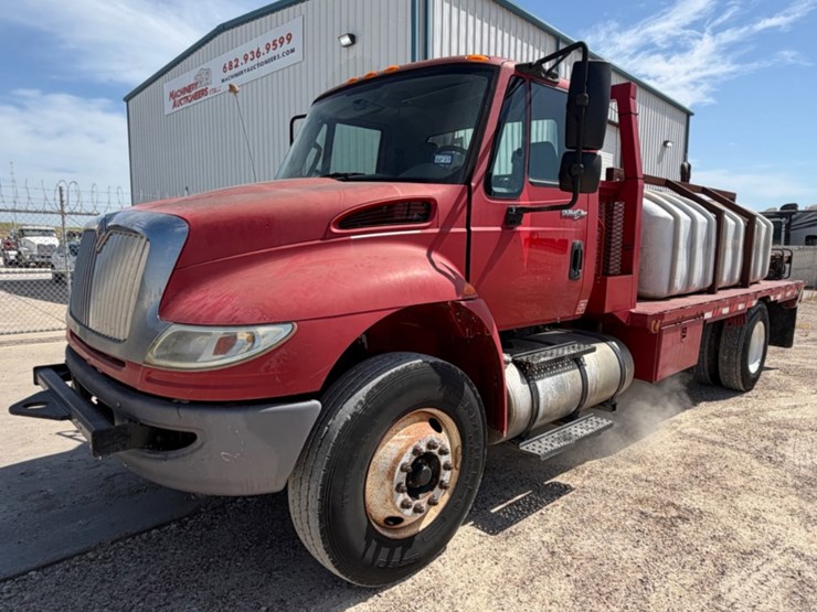 2011-international-durastar-4400-image-1