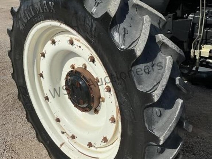 new-holland-ls125a-ag-tractor-image-9