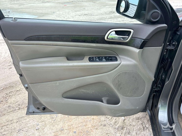 2012-jeep-grand-cherokee-image-10