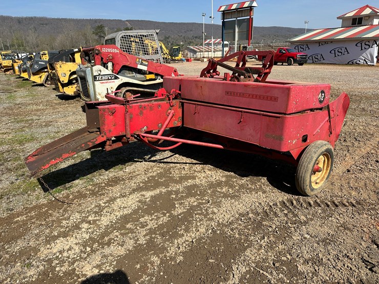 #4074-•-massey-ferguson-hay-baler-image-4
