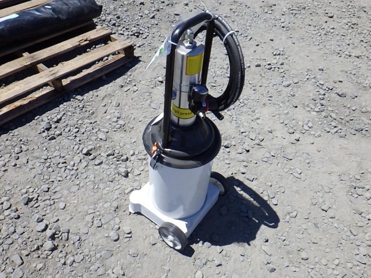 high-pressure-air-operated-grease-pump-image-3