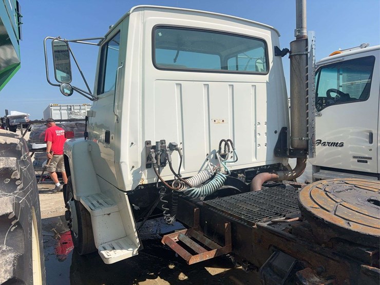 1994-ford-l8000-image-11