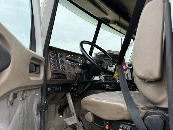 2006-international-(inoperable)-5900i-day-cab-image-7