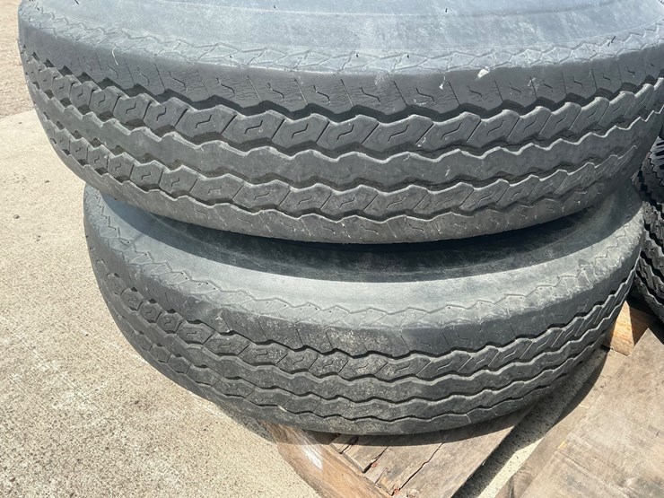 #5557-•-(4)-goodyear-workhorse-7.00-15lt-tires-on-white-steel-rims-image-3