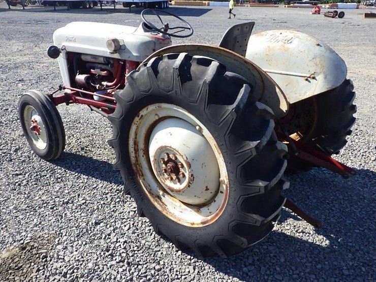 ford-tractor-image-3