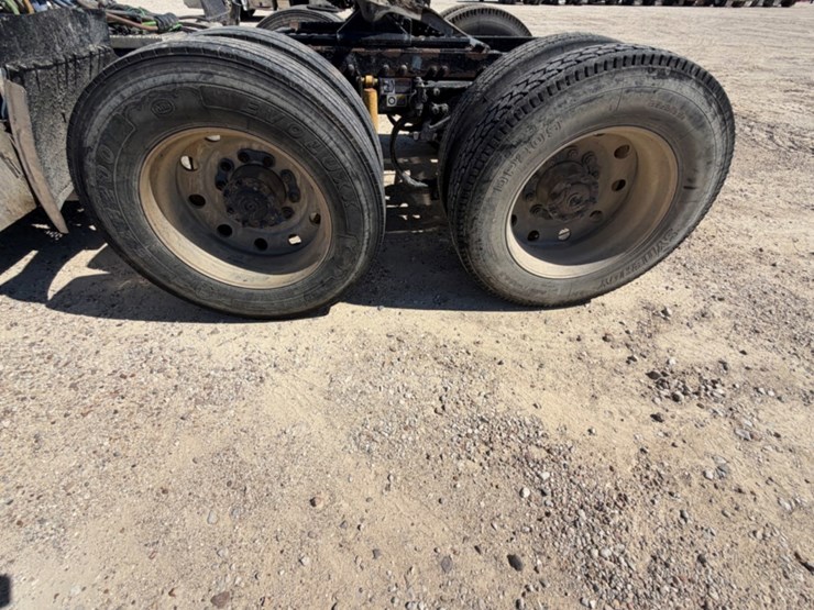 2017-peterbilt-579-image-15