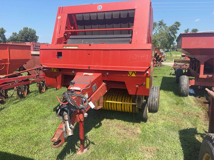 new-holland-688-image-3