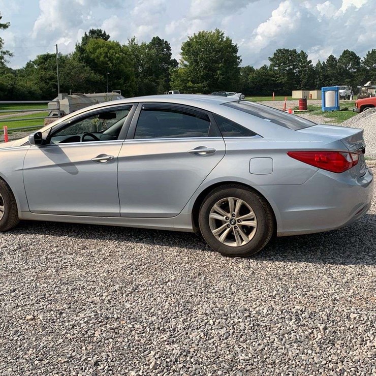 2012 HYUNDAI SONATA 4 DOOR SEDAN