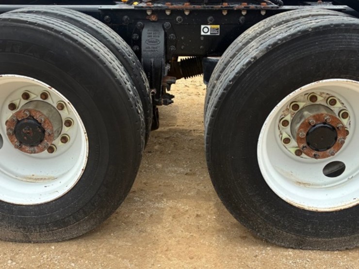 2016-peterbilt-367-image-14