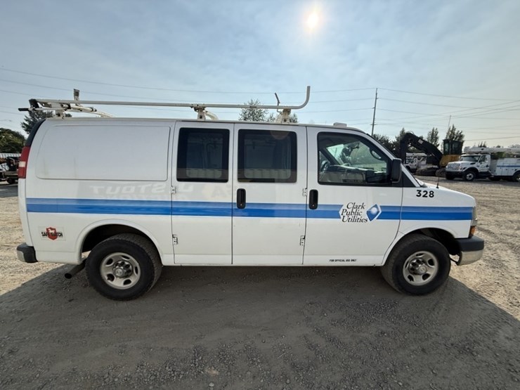 2014-chevrolet-express-2500-image-3