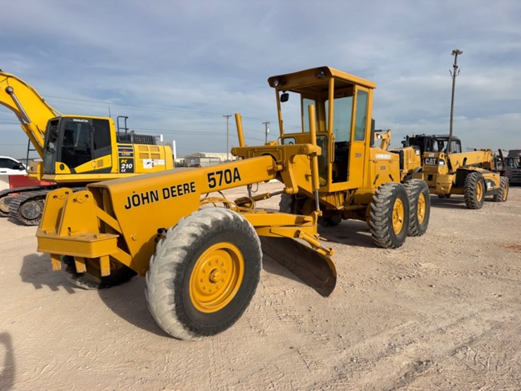 deere-570a-image-1