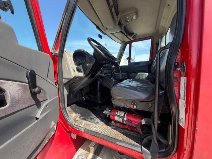 2011-international-durastar-4400-image-9
