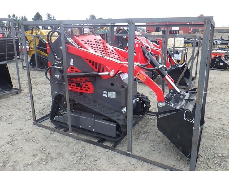 2026-agt-ysrt14-skid-steer-tracked-loader-image-4