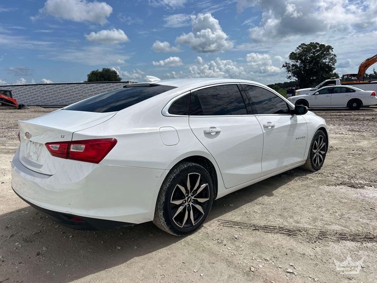 2018-chevrolet-malibu-sedan-image-3