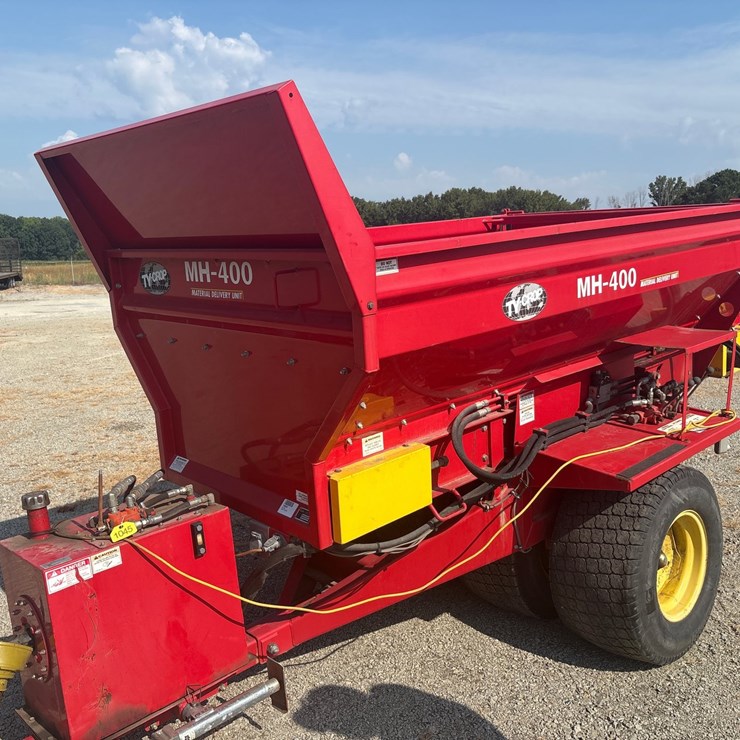 #1045 • Used TyCrop MH400 Material Handler