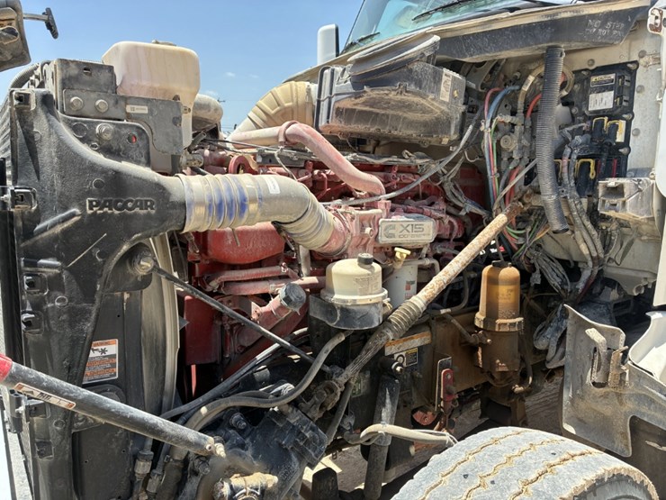 2020-peterbilt-567-image-9