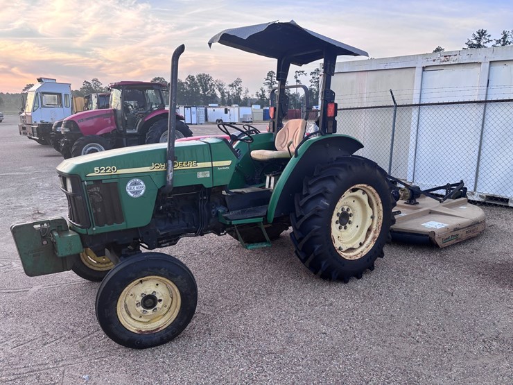 john-deere-5220-image-1