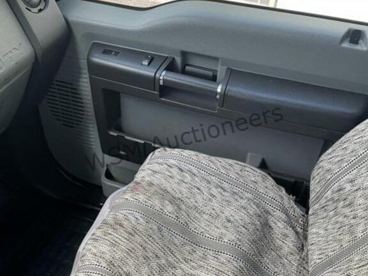 2015-ford-f550-image-24