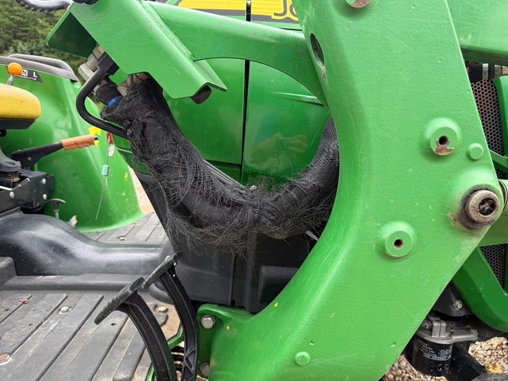 john-deere-3032e-image-38