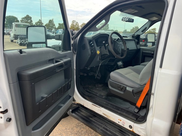 2015-ford-f550-image-19
