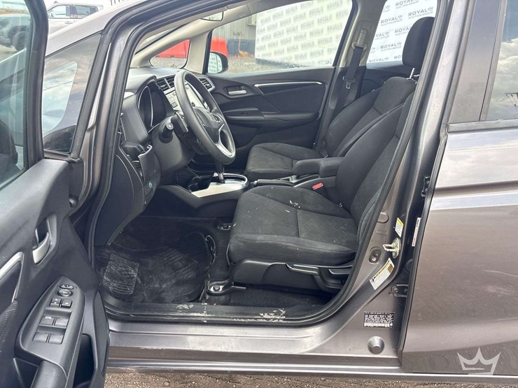 2015-honda-fit-ex-sedan-image-9