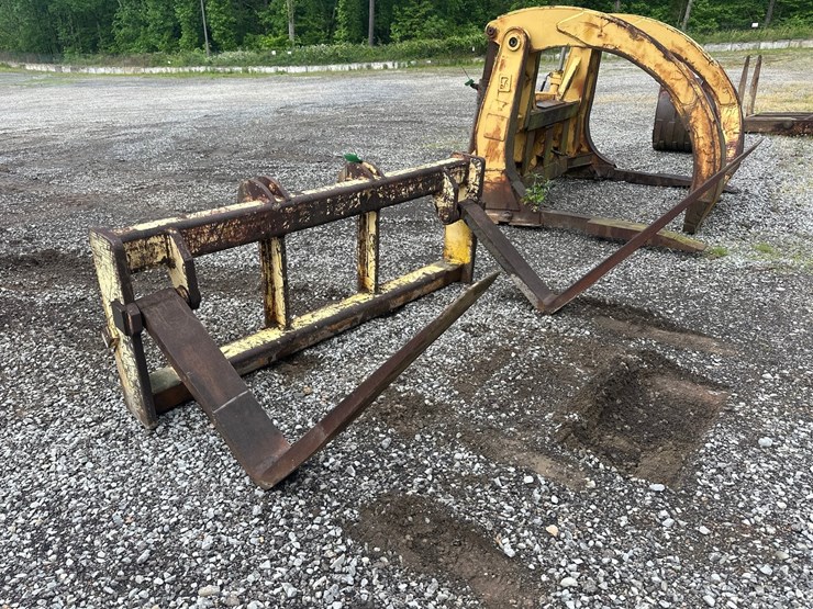 #4004-•-approx-56"-loader-forks-image-1