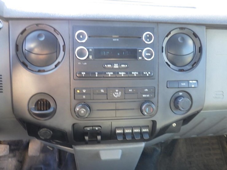 2014-ford-f550-image-36