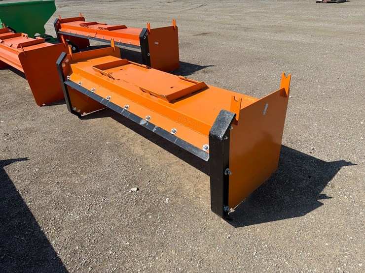 kit-containers-8'-skid-steer-pusher-with-replaceable-shoes-and-blade-image-3