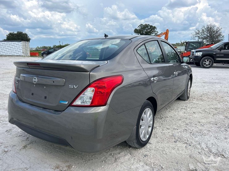 2016-nissan-versa-sedan-image-3