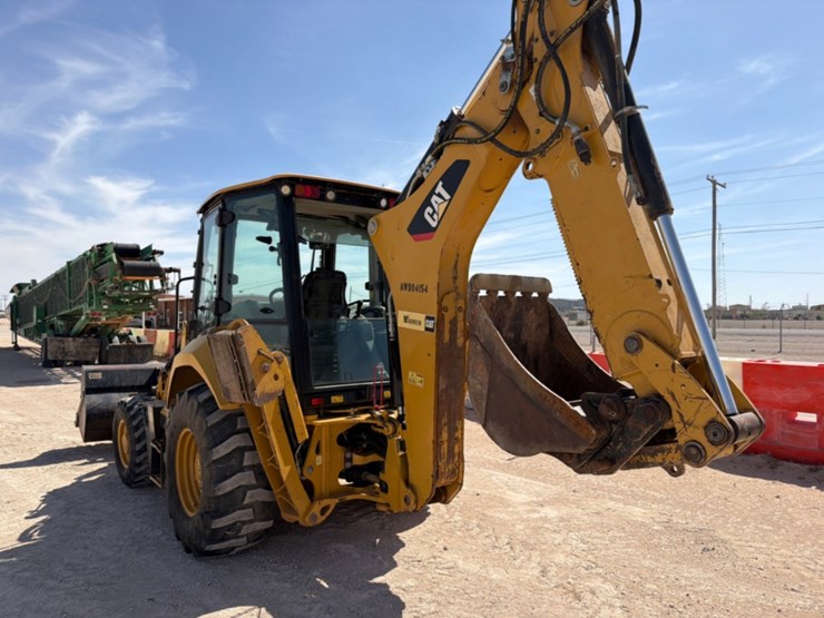 2021-caterpillar-420f2-it-image-8