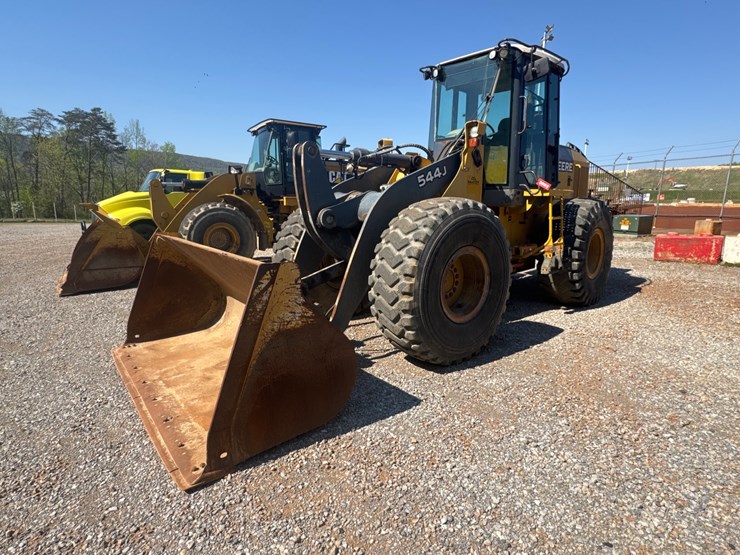 2005-deere-544j-image-1