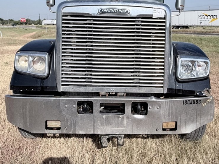 2014-freightliner-122sd-image-2