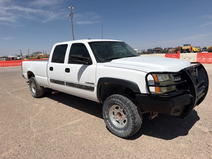 2005-chevrolet-silverado-2500hd-image-3