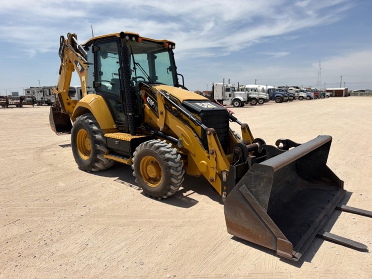 2021-caterpillar-420f2-it-image-3