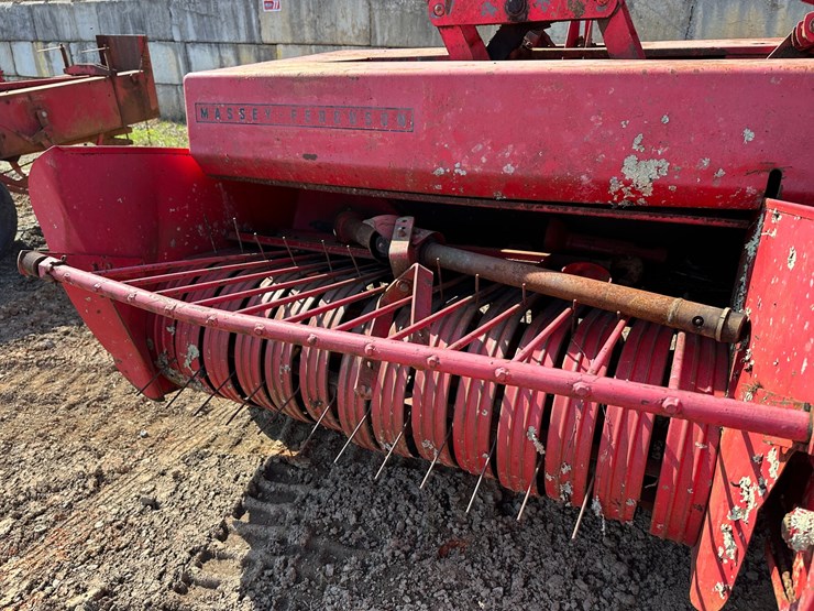 #4074-•-massey-ferguson-hay-baler-image-10