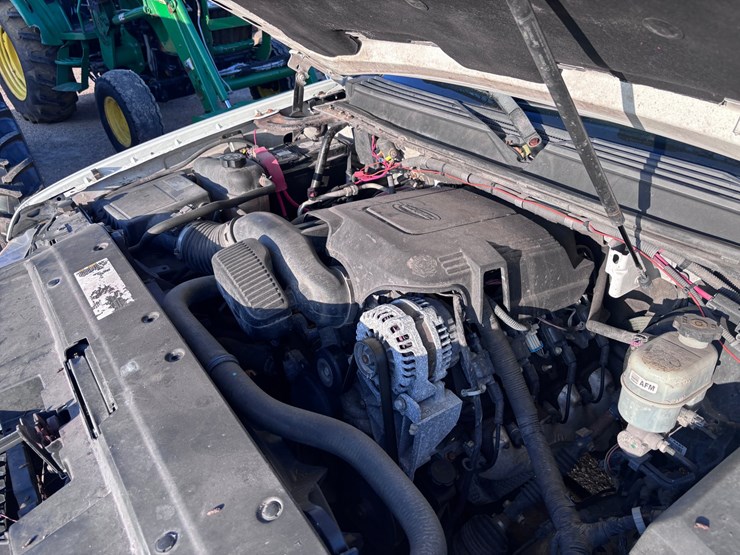 2010-chevrolet-tahoe-image-12
