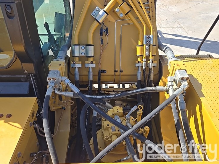 2019-caterpillar-336-image-51